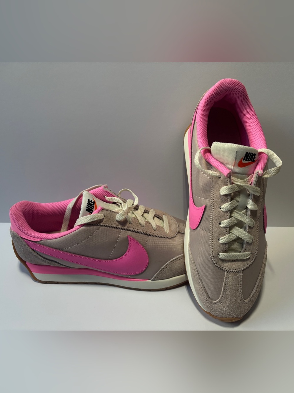 Nike Pacific Women’s Retro Runner Sneakers - Silt Red/Pink Spell. Size 8.5